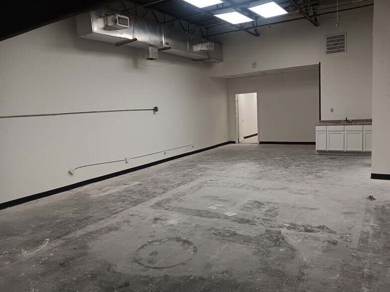 More Photos Of 8600 Westpark Dr, Houston Light Distribution For Lease