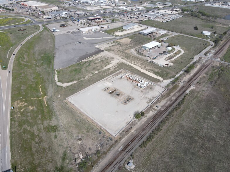 More Photos Of 112 E Industrial Blvd, Cleburne Warehouse For Sale