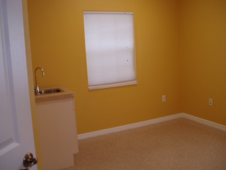 More Photos Of 13630-13632 W Hillsborough Ave, Tampa Medical For Sale