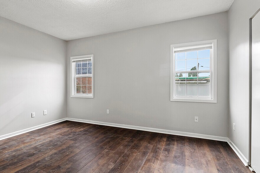 More Photos Of 400 S Center St, Thomaston Apartments For Sale