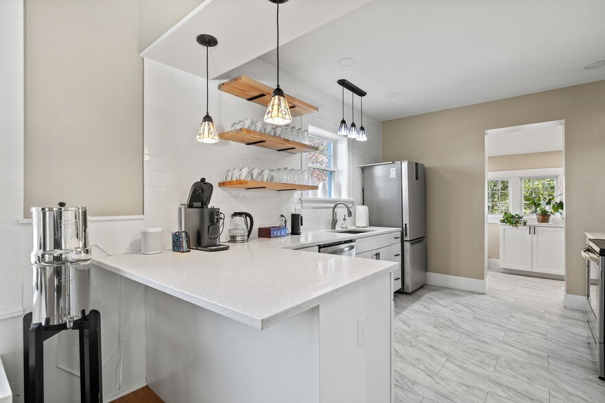 More Photos Of 2049 S Brentwood Blvd, Springfield Office For Sale