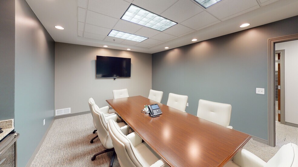 More Photos Of 2720 Centennial Rd, Toledo Office For Sale