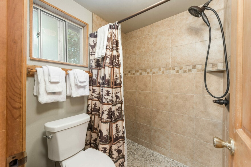 More Photos Of 1130 W Elkhorn Ave, Estes Park Hotel For Sale