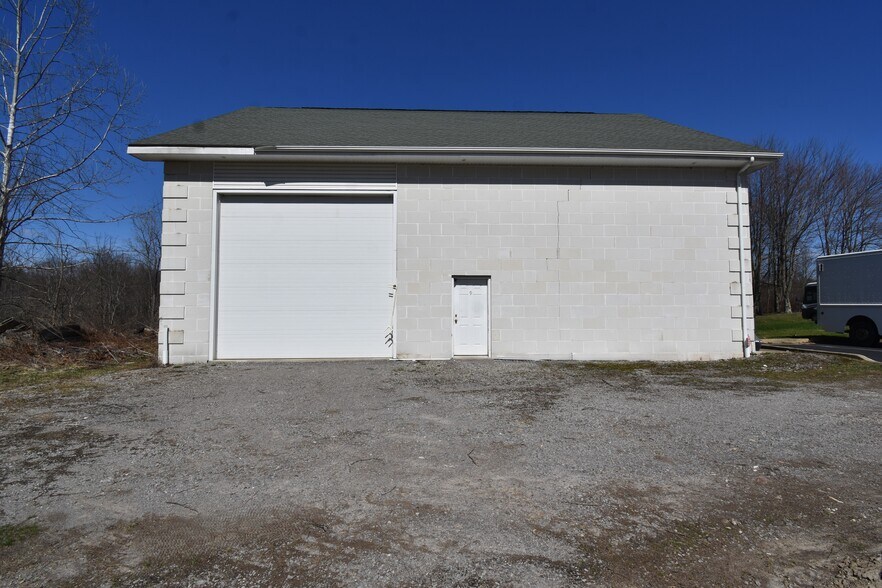 More Photos Of 972 Youngstown Kingsville Rd, Vienna Office For Sale