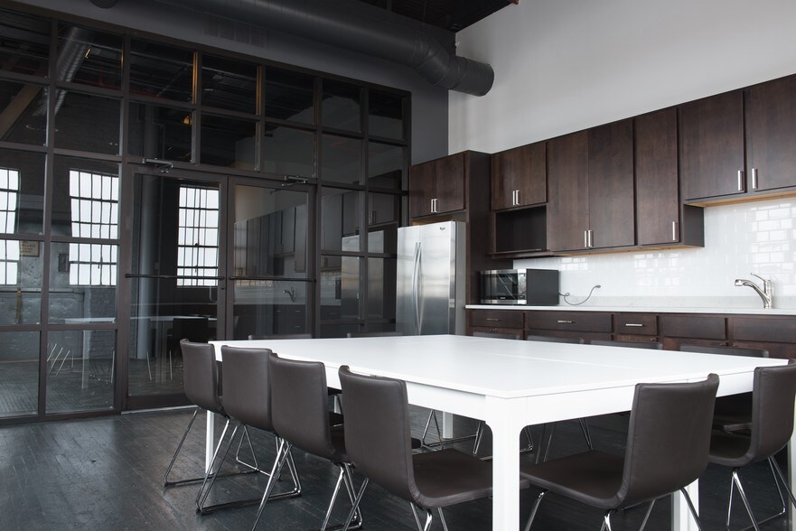 More Photos Of 2415 W 19th St, Chicago Warehouse For Lease