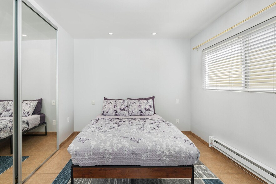 More Photos Of 40 24th pl, Venice Multifamily For Sale