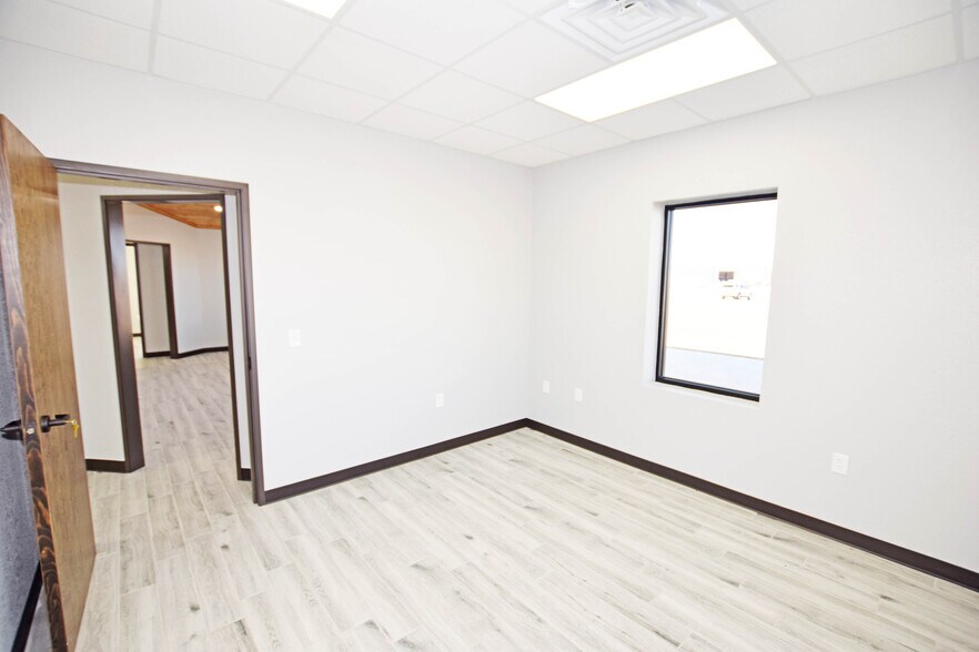 More Photos Of 12316 County Road 137, Odessa Warehouse For Lease