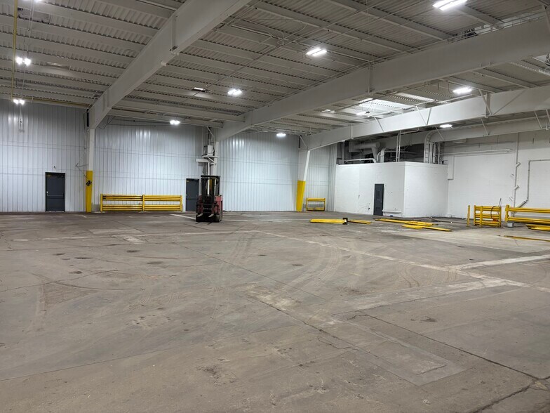 More Photos Of 251 W Wylie Ave, Washington Warehouse For Lease