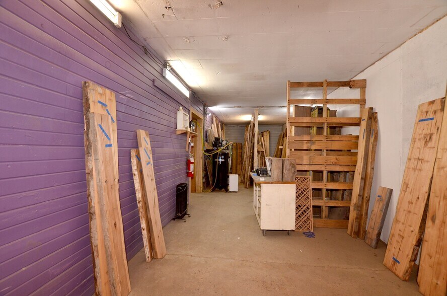 More Photos Of 514 Railroad Ave, Viroqua Manufacturing For Sale