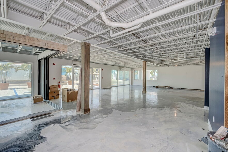 More Photos Of 1161-1165 Estero Blvd, Fort Myers Storefront Retail Residential For Sale