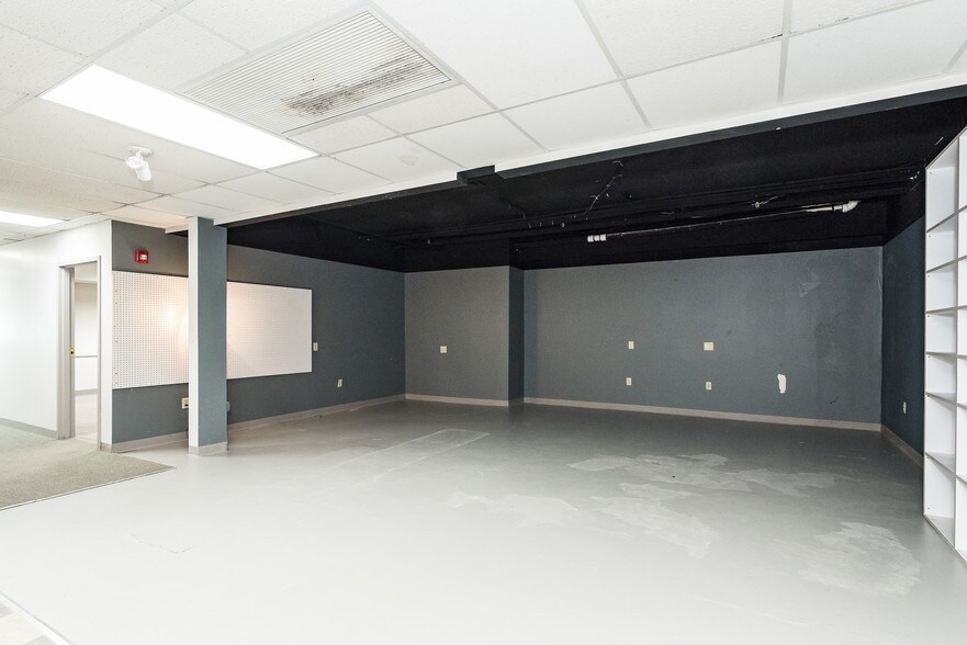 More Photos Of 45 Electric Ave, Brighton Flex For Sale