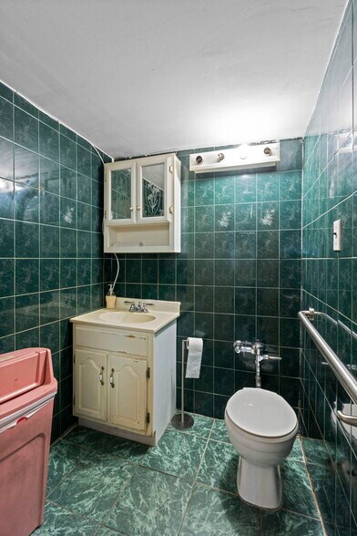 More Photos Of 30 Saint James Pl, Brooklyn Apartments For Lease
