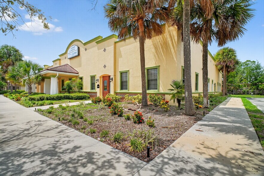 More Photos Of 1511 Buenos Aires Blvd, Lady Lake Funeral Home For Lease