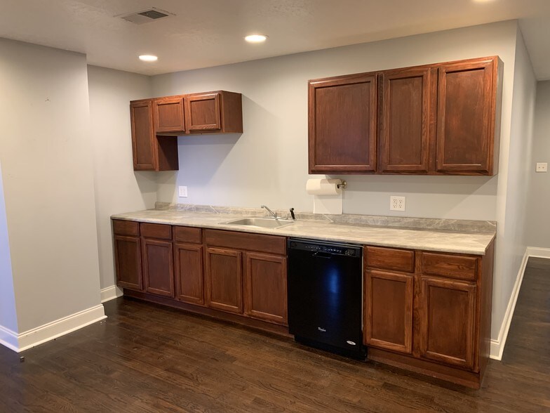 More Photos Of 111 S Mill Ave, Dyersburg Office For Sale