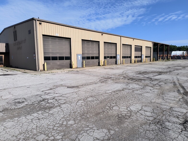 More Photos Of 5211 Oster Rd, Sheffield Village Truck Terminal For Lease