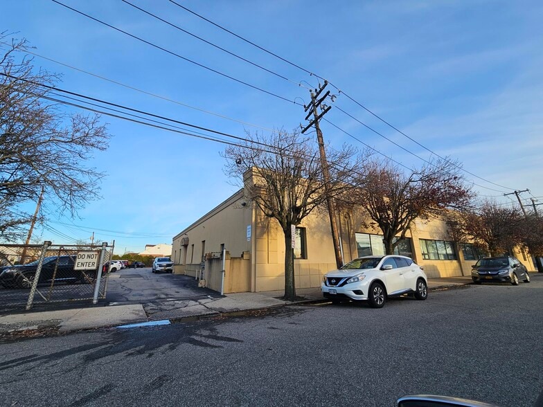 More Photos Of 166 E Jericho Tpke, Mineola Office For Lease