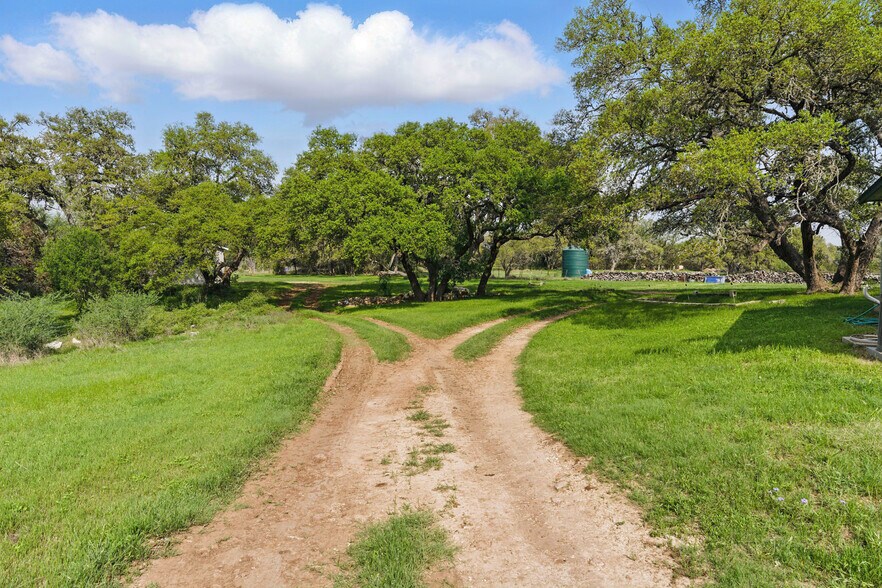 More Photos Of 7250 Fm 306, New Braunfels Freestanding For Sale