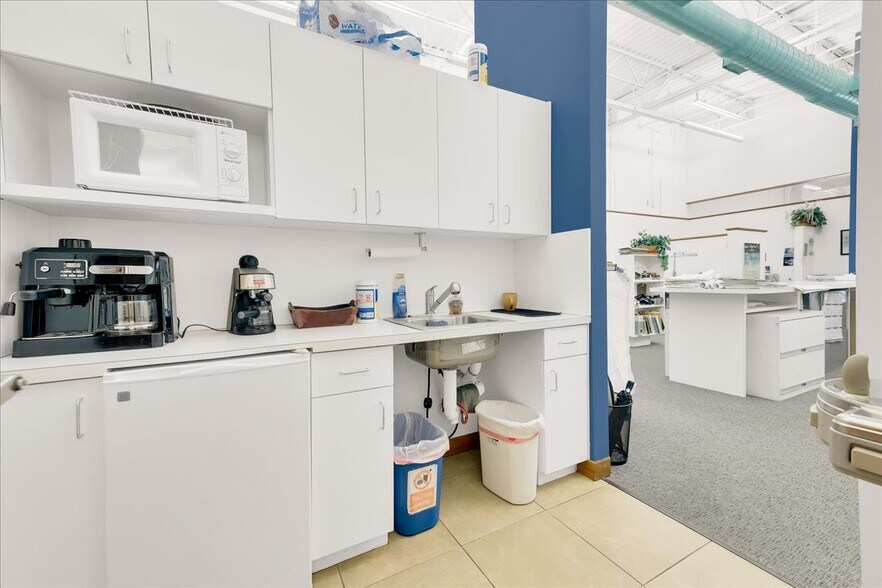 More Photos Of 2830 W State Road 84, Fort Lauderdale Flex For Sale