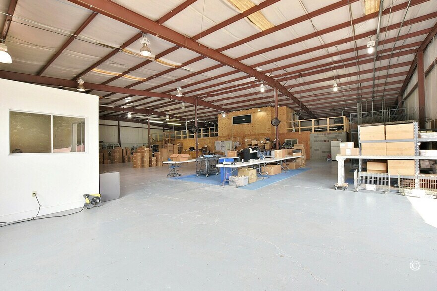 More Photos Of 300 Delano Dr, Manchester Warehouse For Sale