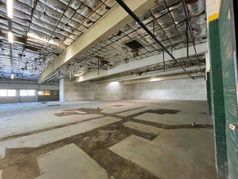 More Photos Of 3049 La Cienega Blvd, Culver City Warehouse For Lease