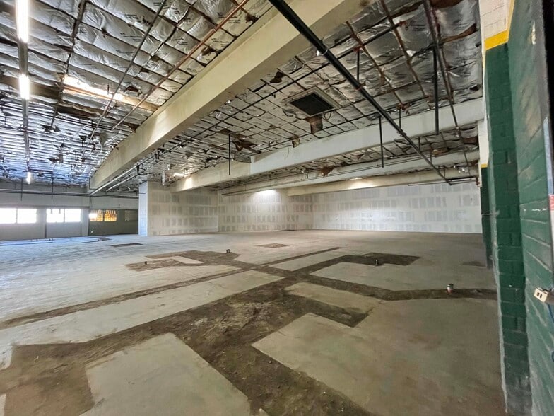 More Photos Of 3049 La Cienega Blvd, Culver City Warehouse For Lease