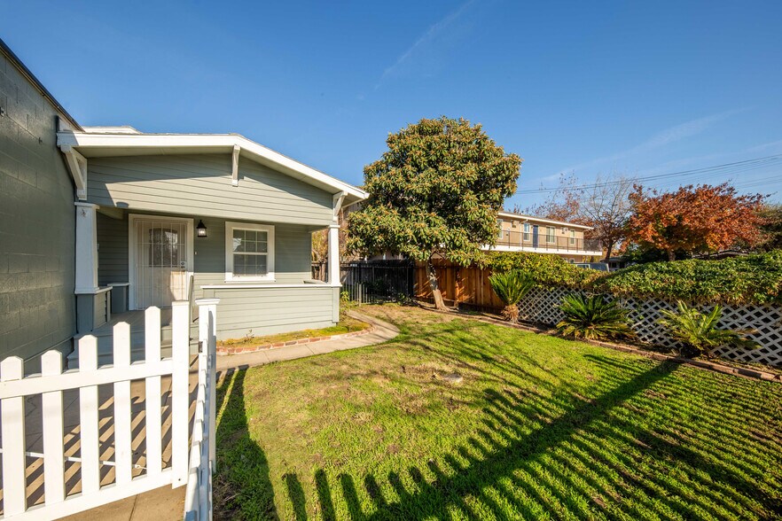 More Photos Of 115 E Walnut St, Lodi Freestanding For Sale