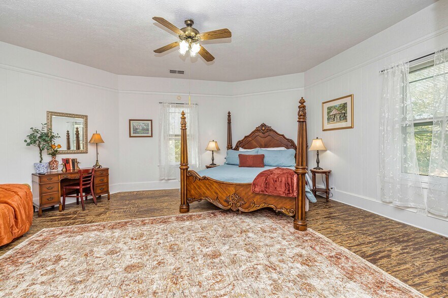 More Photos Of 252 Seavy St, Senoia Hospitality For Sale