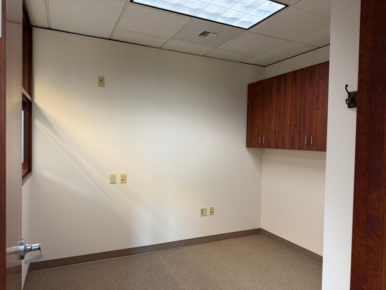 More Photos Of 3302 Fuhrman Ave E, Seattle Office For Lease