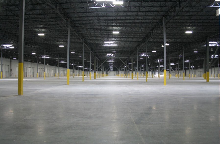 More Photos Of 4331 Underwood Rd, Pasadena Distribution For Lease