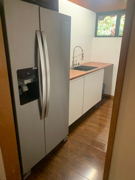 More Photos Of 479 S Marengo Ave, Pasadena Loft Creative Space For Lease