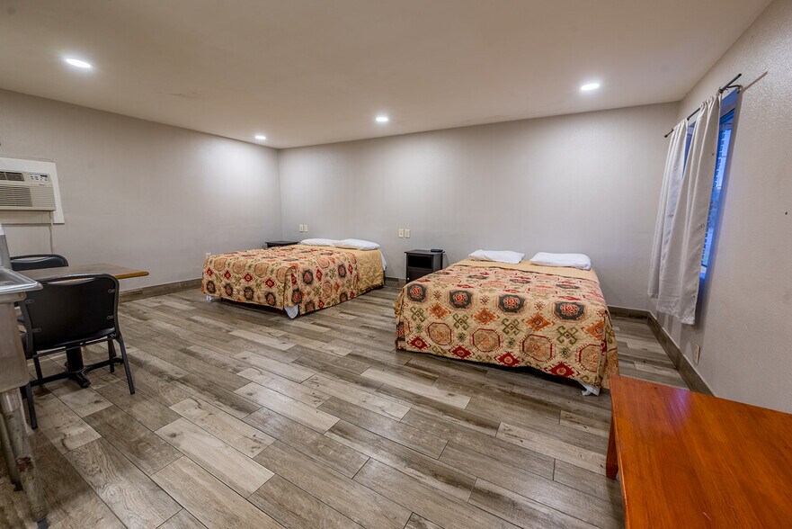 More Photos Of 1757 N Temple Ave, Starke Hotel For Sale