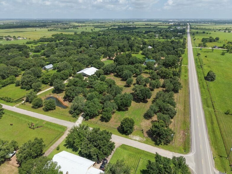 More Photos Of 32956 Londonderry Dr, Waller Warehouse For Sale