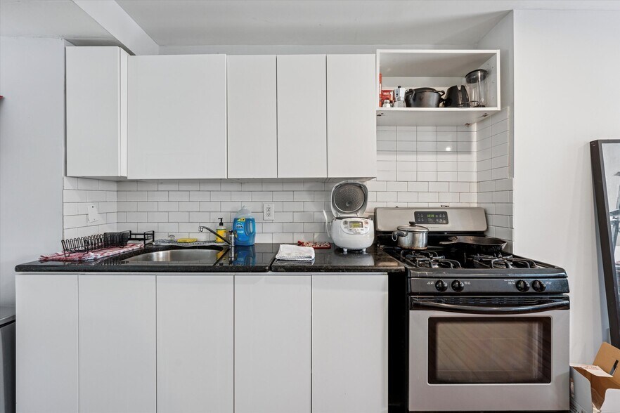 More Photos Of 903 S 13th St, Philadelphia Multifamily For Sale