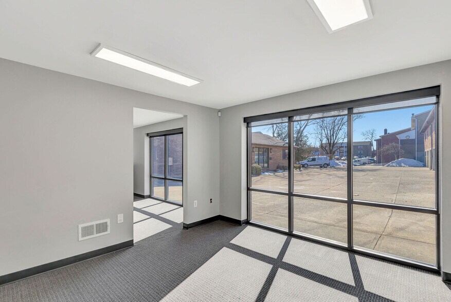 More Photos Of 2327 Anderson Rd, Crescent Springs Office For Lease