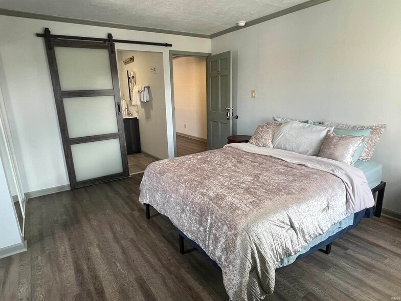 More Photos Of 128 W Walnut St, Kokomo Flex For Sale