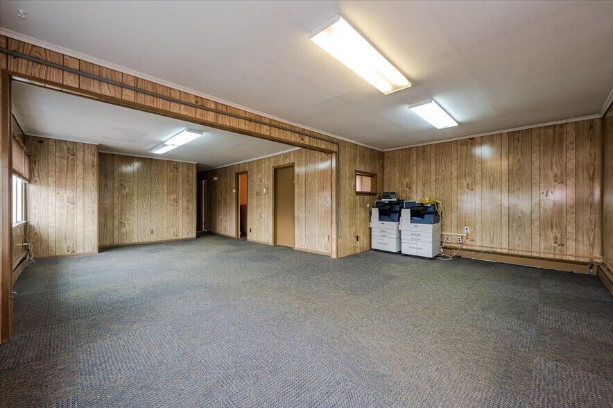 More Photos Of 930 Sunrise Hwy, North Babylon Office For Sale