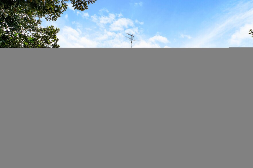 More Photos Of 1825 E Vista Way, Vista Restaurant For Sale
