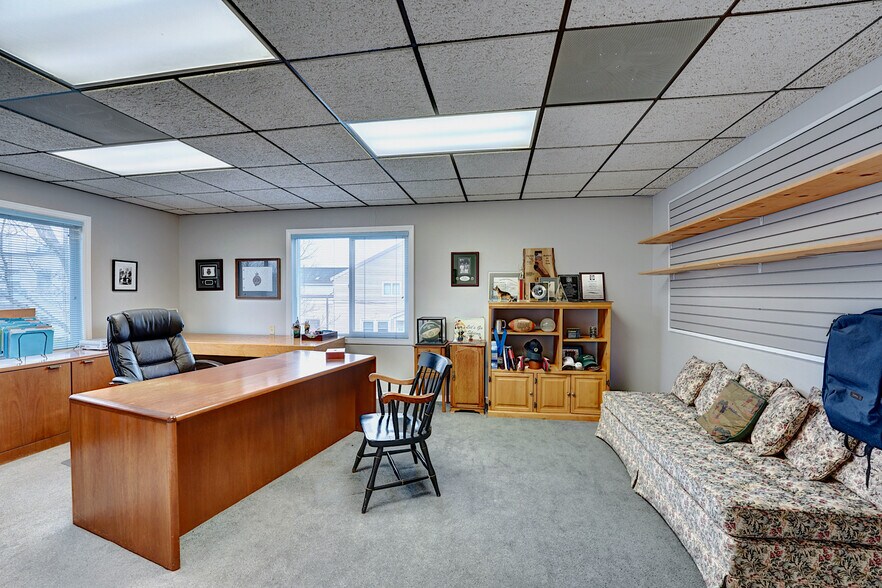More Photos Of 24 Stickney Ter, Hampton Loft Creative Space For Sale