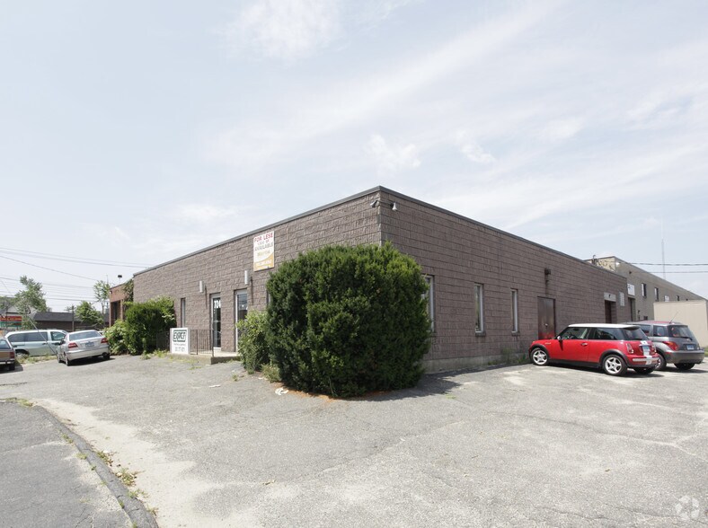 More Photos Of 724 Honeyspot Rd, Stratford General Retail For Lease