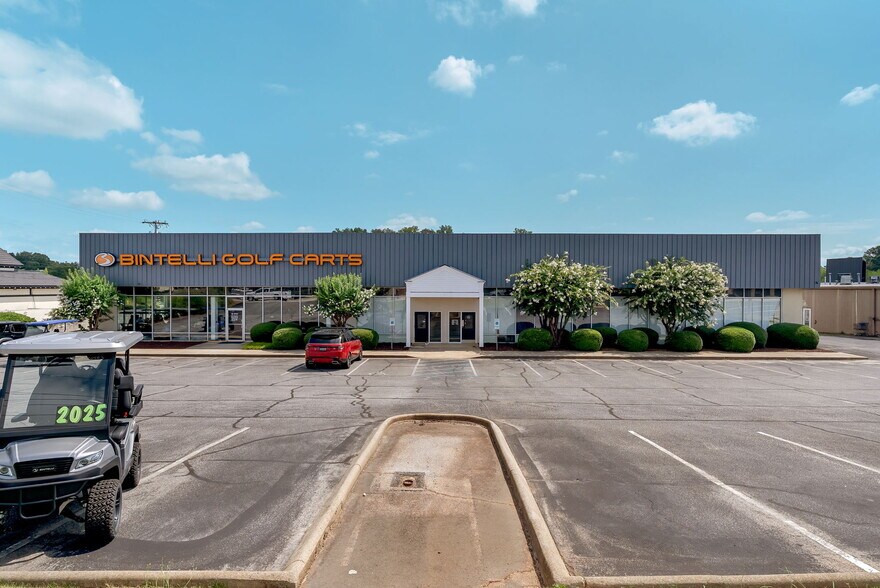 More Photos Of 627 Congaree Rd, Greenville Freestanding For Sale