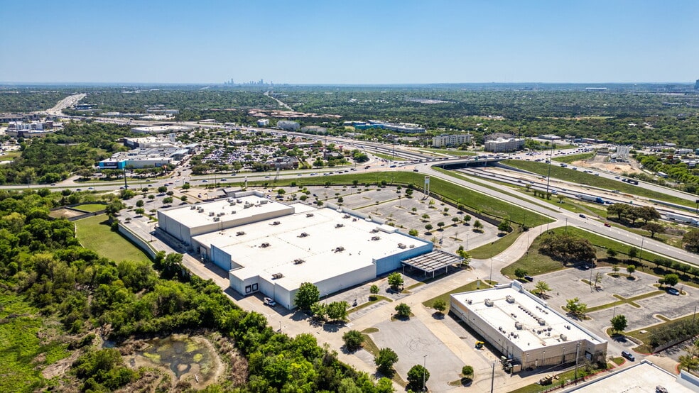 More Photos Of 12625 N Interstate 35, Austin Freestanding For Sale