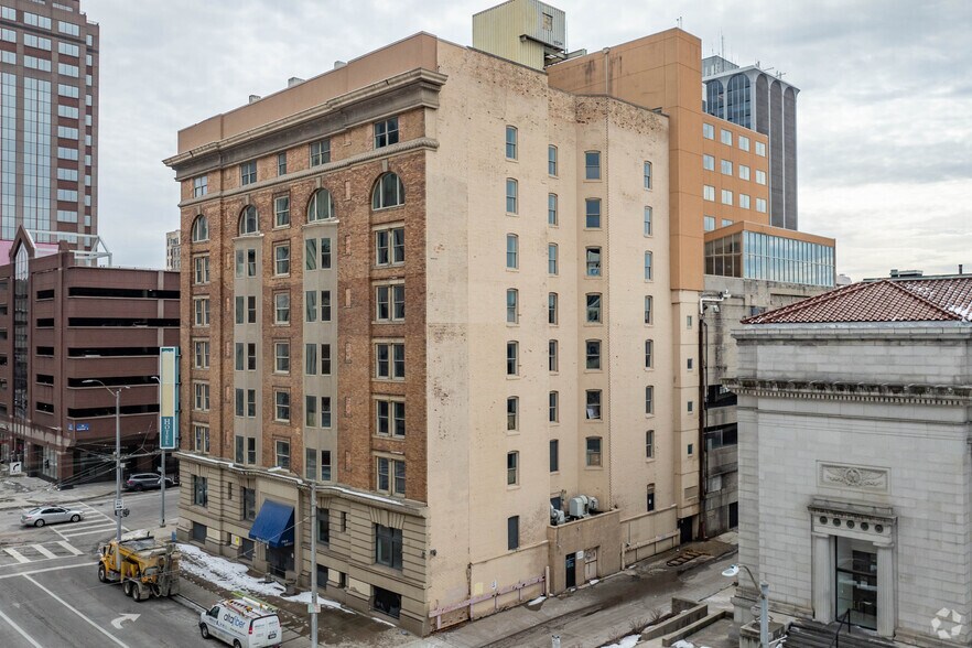More Photos Of 11 S Ludlow St, Dayton Hotel For Sale