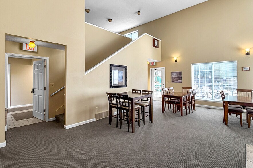 More Photos Of 2645 Newbury Cir, Burlington Apartments For Sale