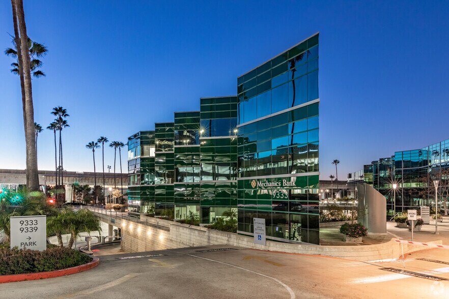 More Photos Of 9333 Genesee Ave, San Diego Unknown For Lease