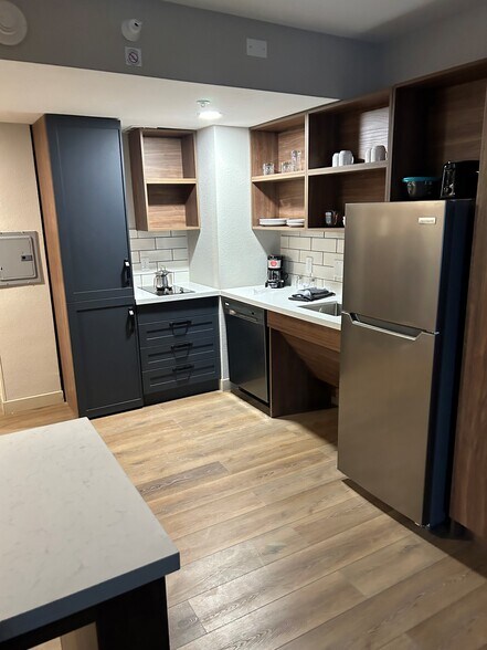 More Photos Of 1100 Mediterranean Ave, Columbus Hotel For Sale