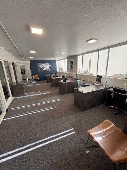 More Photos Of 2071 Antioch Ct, Oakland Storefront Retail Office For Lease