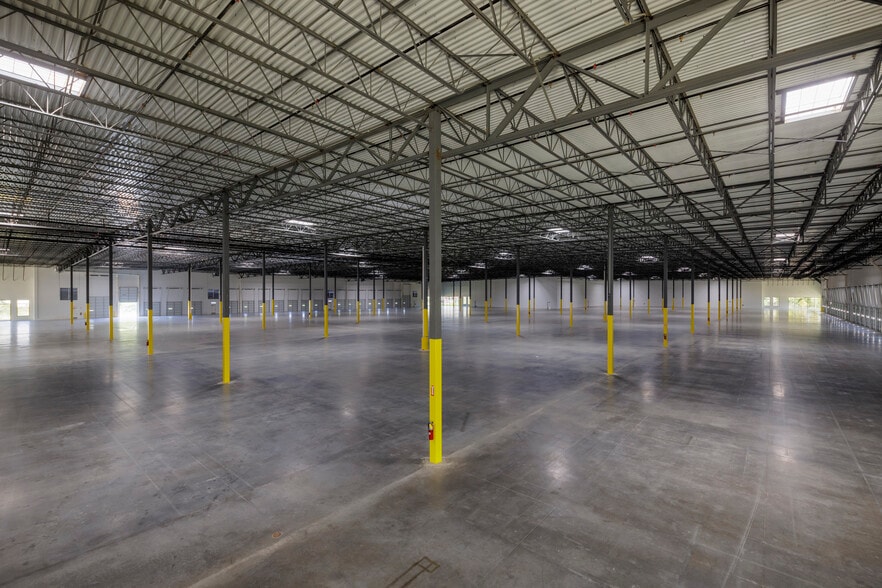 More Photos Of 1107 Conveyor Ln, Dallas Unknown For Lease