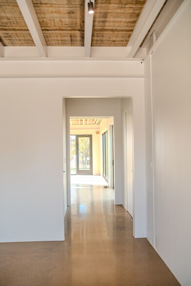 More Photos Of 4750 Iberia Ave, Dallas Office Residential For Sale