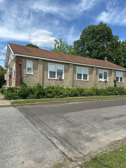 Primary Photo Of 400 Magnolia St, Beverly Warehouse For Sale