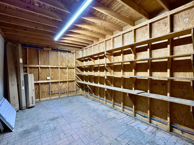 More Photos Of 6211 Blanding Blvd, Jacksonville Auto Repair For Lease